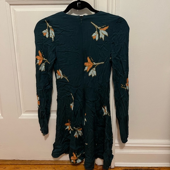 Cute sundress from urban outfitters - Picture 2 of 3